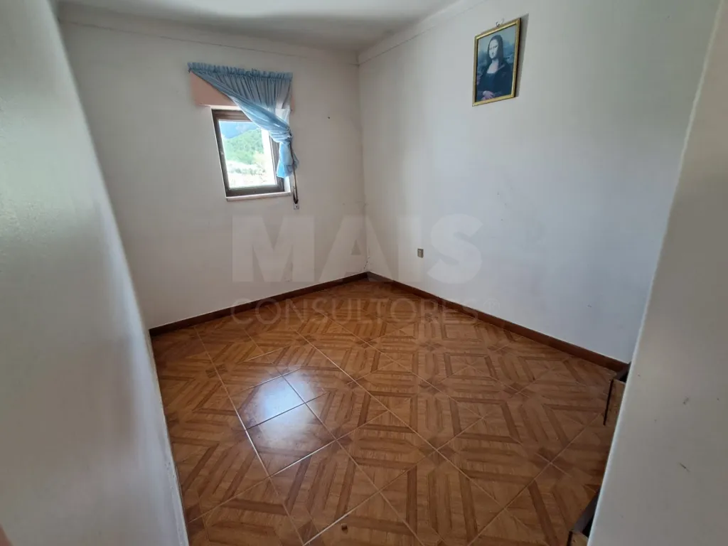 Moradia T2 c/ terreno em Salir de Matos