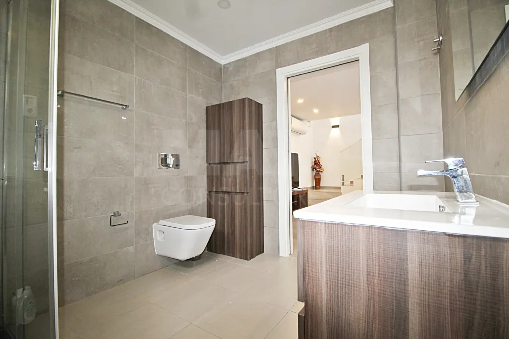 Moradia T5 de Luxo com Piscina