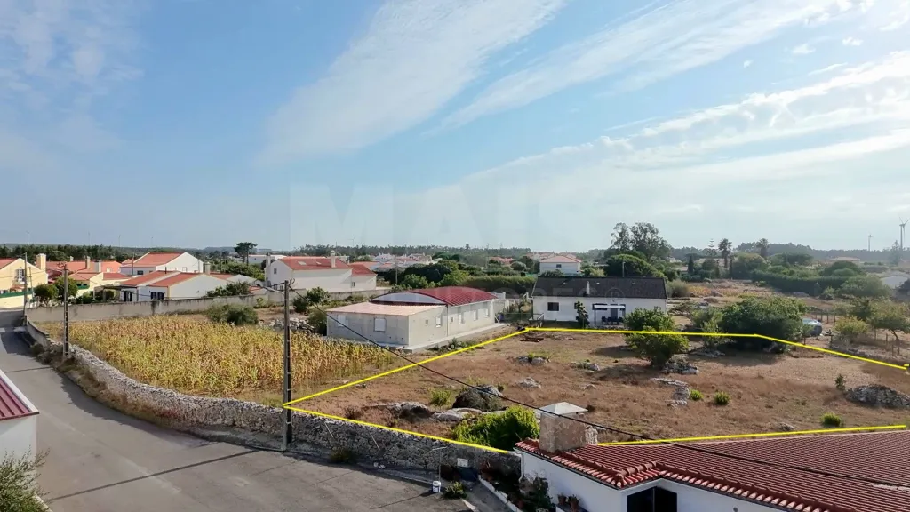 Terreno Urbano com 1980m2, Construção Moradia até 300m2