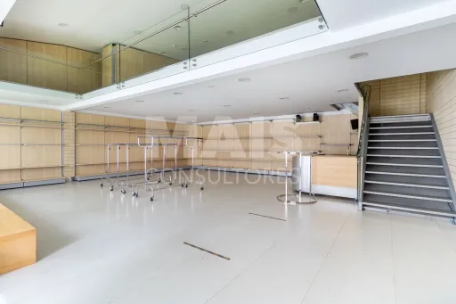 Store in Wholesale Center | Samora Correia