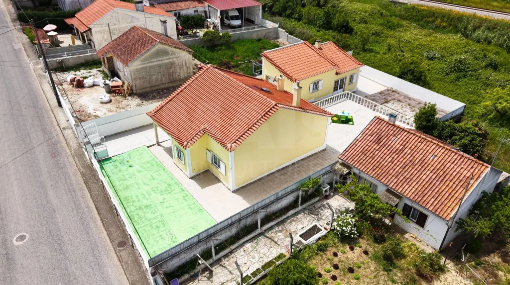 Moradia T2+1, em Sapataria, Sobral de Monte Agraço