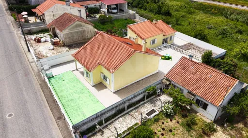 Moradia T2+1, em Sapataria, Sobral de Monte Agraço