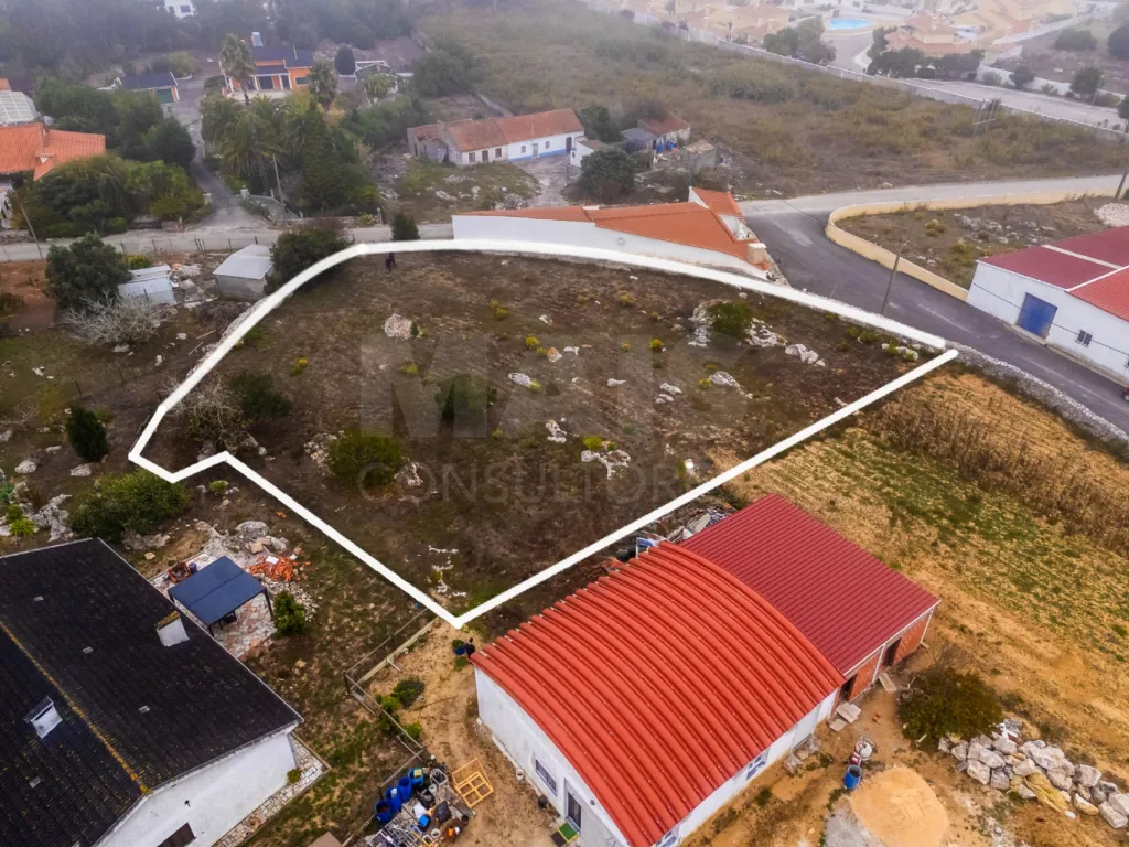 Terreno Urbano com 1980m2, Construção Moradia até 300m2