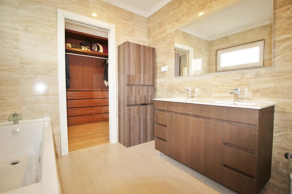 Moradia T5 de Luxo com Piscina