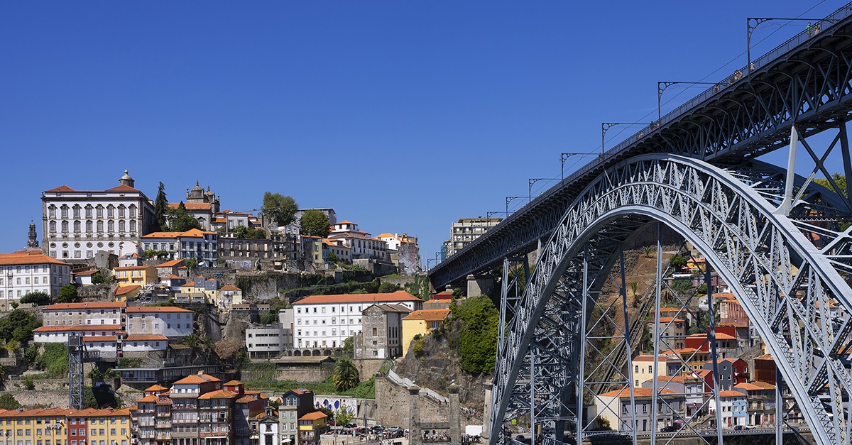 A Reabilitação do Centro Histórico do Porto: O Que Esperar da Unidade de Intervenção de Santa Clara?