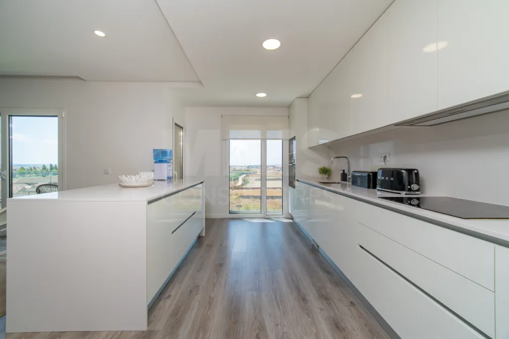 T4 Duplex com Vista Panorâmica sobre o Rio Tejo e Lisboa | Montijo