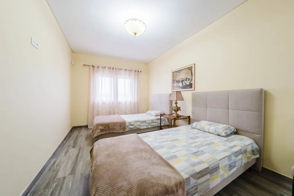 Apartamento recente com piscina e excelente exposição solar junto à praia do Baleal