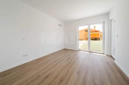 Exclusiva Moradia T4 Moderna com Conforto e Elegância Perto das Praias de Peniche