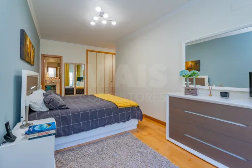 Apartamento T3 com box e vista rio em Vila Franca de Xira