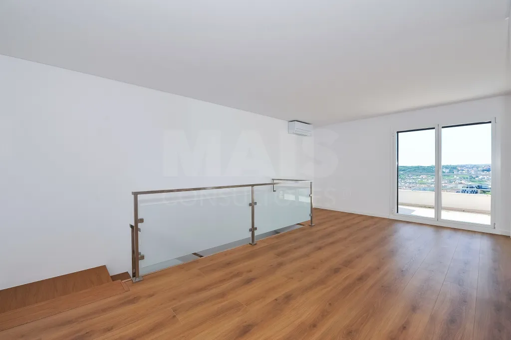T3 + 1 Duplex com Box para 2 carros e Terraço | Colinas do Cruzeiro, Odivelas