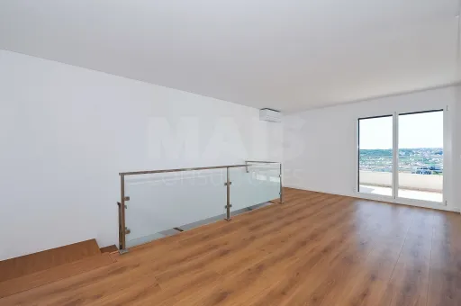 T3 + 1 Duplex com Box para 2 carros e Terraço | Colinas do Cruzeiro, Odivelas