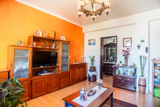 2-Bedroom Apartment in the Heart of Cadaval – Comfort, Location, and Potential!