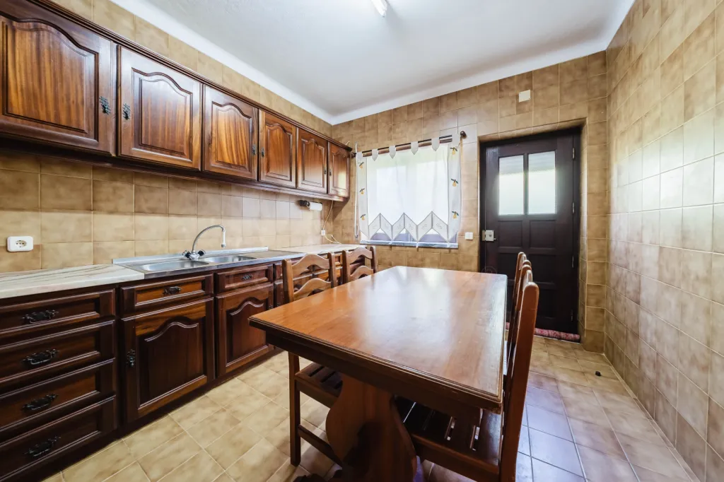 Moradia Isolada com Terreno de 9.840 m² em Barreiras – Cadaval