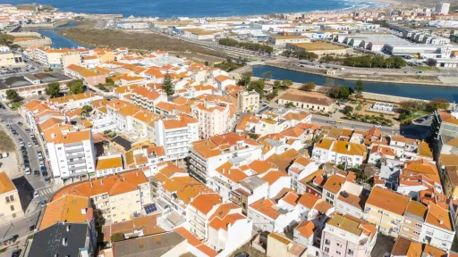 Prédio no Centro de Peniche!