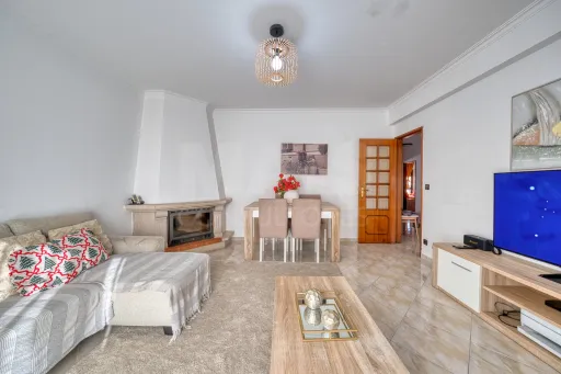 Apartamento T3 com Box e arrecadação, no Entroncamento – Excelente Localização