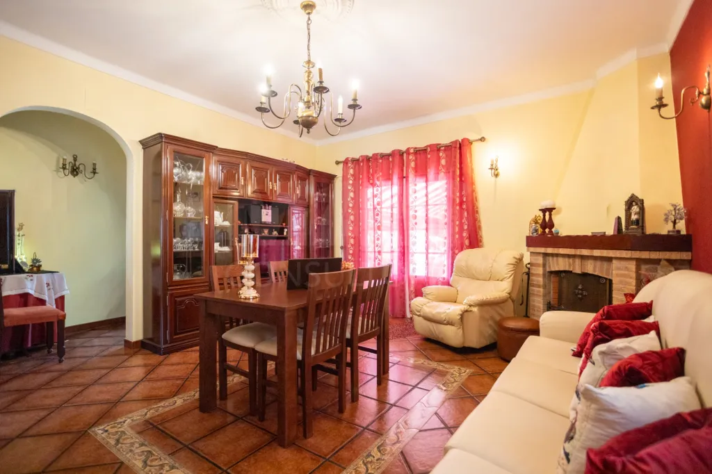 Moradia T3 isolada com Garagem na Branca