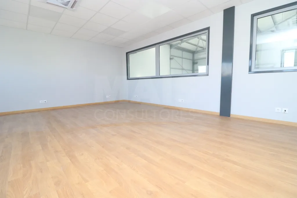 Pavilhão Industrial novo no Carregado com 624 m2 de Terreno e 312 m2 de Construção