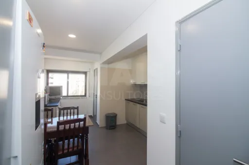 Apartamento T3 Renovado | Urbanização da Barrada – Carregado