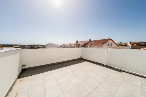 Moradia T3+2 Moderna com Vista Mar e Terraço Panorâmico