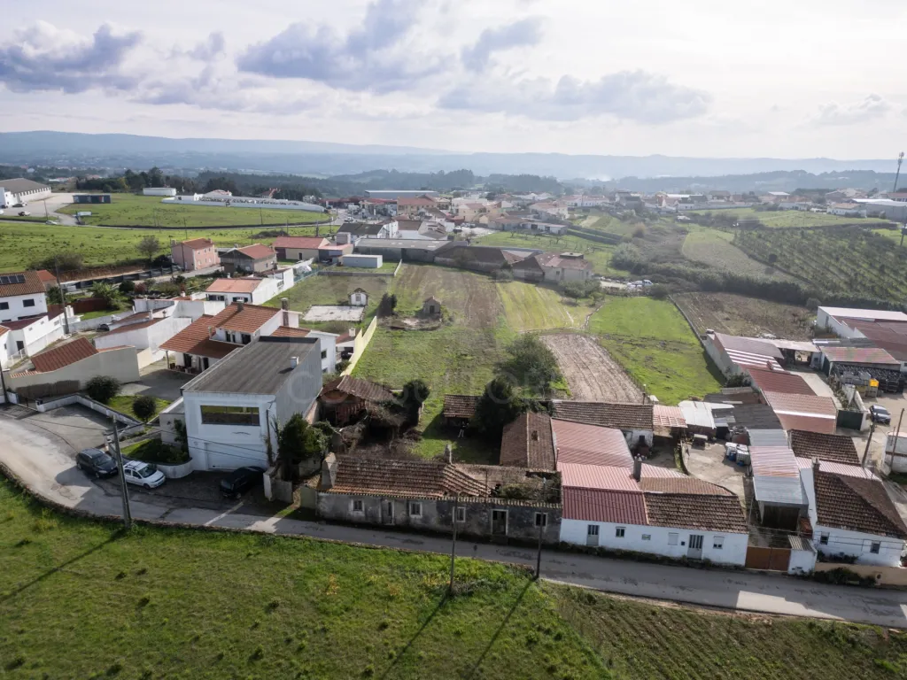 Moradia Térrea para Reabilitar com Terreno, Vista Mar e Vista Sítio da Nazaré – Bárrio, Alcobaça