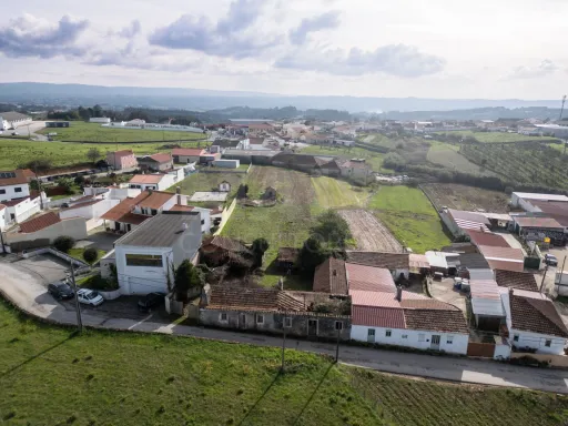 Moradia Térrea para Reabilitar com Terreno, Vista Mar e Vista Sítio da Nazaré – Bárrio, Alcobaça