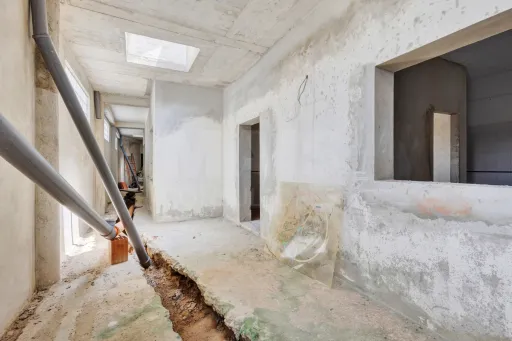 Prédio com projeto aprovado para 8 apartamentos em Peniche