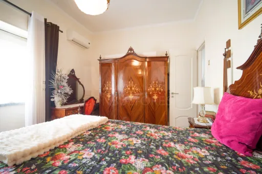 Moradia Bifamiliar no Cadaval com terreno de 1880m2