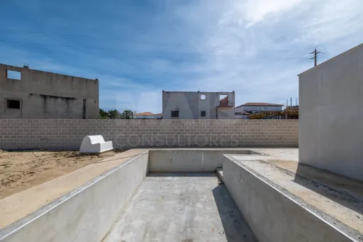 Moradia T3 (3 Suítes) com piscina e jardim - Salir do Porto