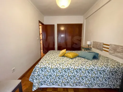 1-Bedroom Apartment with Balcony | Move-In Ready | 2 Elevators | Pendão, Queluz