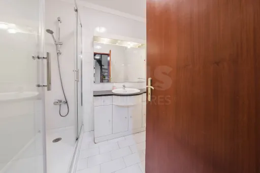 Apartamento T2 com Sótão e Varanda junto à Praia do Baleal