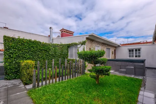 Moradia T3 Remodelada, Pronta a Habitar, com Ginásio, Anexo e Jardim