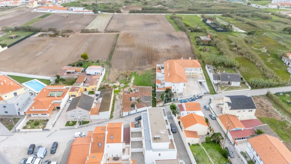Terreno para Construção a poucos metros da Praia do Baleal
