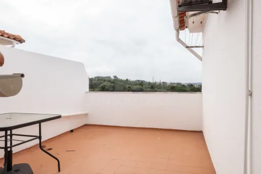 T2+2 Duplex com garagem, terraços e vista desafogada | Avenal – Caldas da Rainha