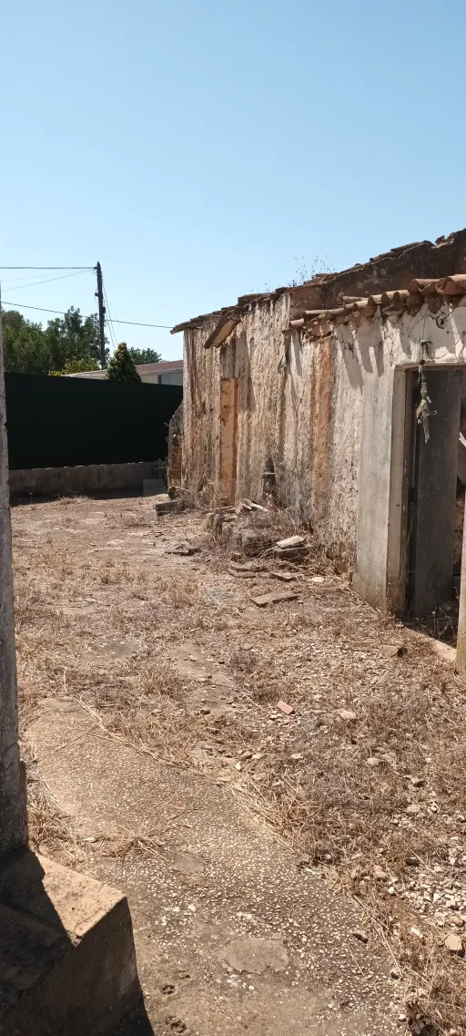 Terreno urbano com ruina / rustico
