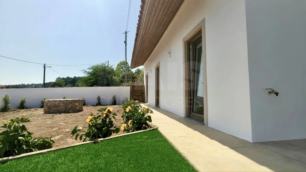 Single-Story 2-Bedroom + 1 House with Pool, Outbuilding, and 3,476 m² Lot | Comfort, Privacy, and Quality of Life