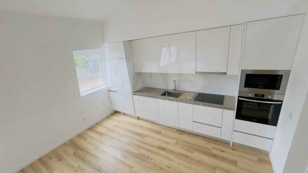 Fully Renovated 4-Bedroom Apartment | Downtown Lourinhã | Space, Elegance, and Comfort