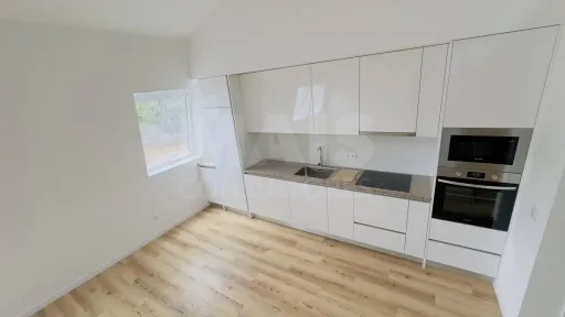 Apartamento T4 Totalmente Remodelado | Centro da Lourinhã | Espaço, Elegância e Conforto