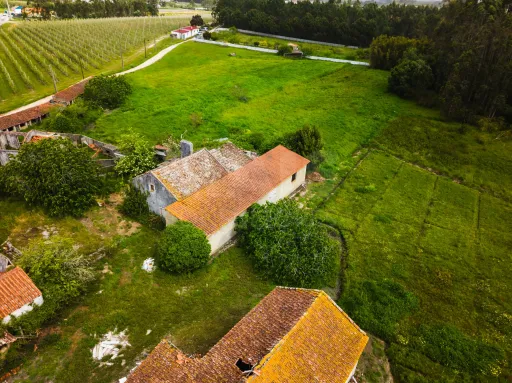Moradia p/a restaurar c/ 225m2 de área em terreno c/ 6.473m2