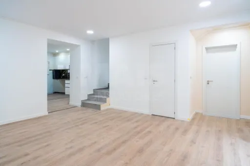 Moradia T3 Totalmente Remodelada com Suíte e espaço exterior privado, em Salvaterra de Magos