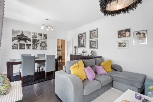 Apartamento T3 com quintal, garagem e vista mar