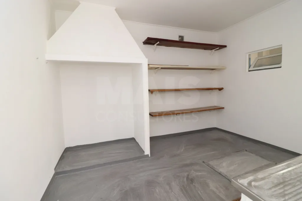 2-Bedroom Ground-Floor Apartment with Patio in Porto Alto