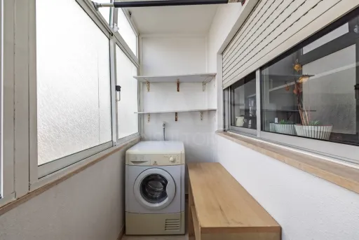 Apartamento T3 Renovado com Garagem Box – Cidade Nova, Caldas da Rainha