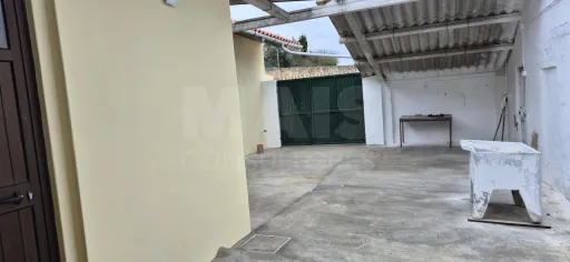 Refurbished 3-bedroom house with patio, garden and parking space