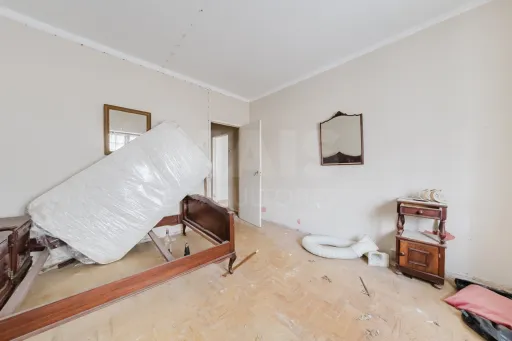 Moradia inserida num amplo terreno com 4.730 m²