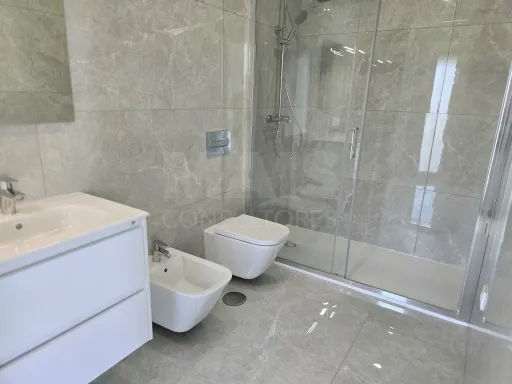 Moradia T4 térrea de luxo com piscina no Nadadouro