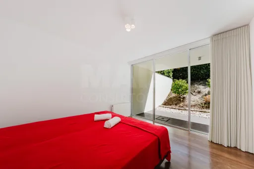 Moradia T4 com piscina inserida num Resort em lote com 1191m2