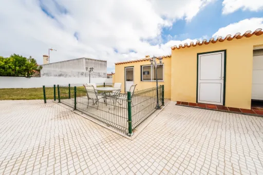 Moradia T4 em Olho Marinho | 260m² | Lote 734m²