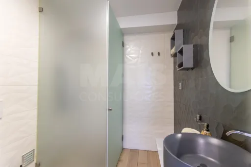 Propriedade com 3 apartamentos e piscina em Óbidos