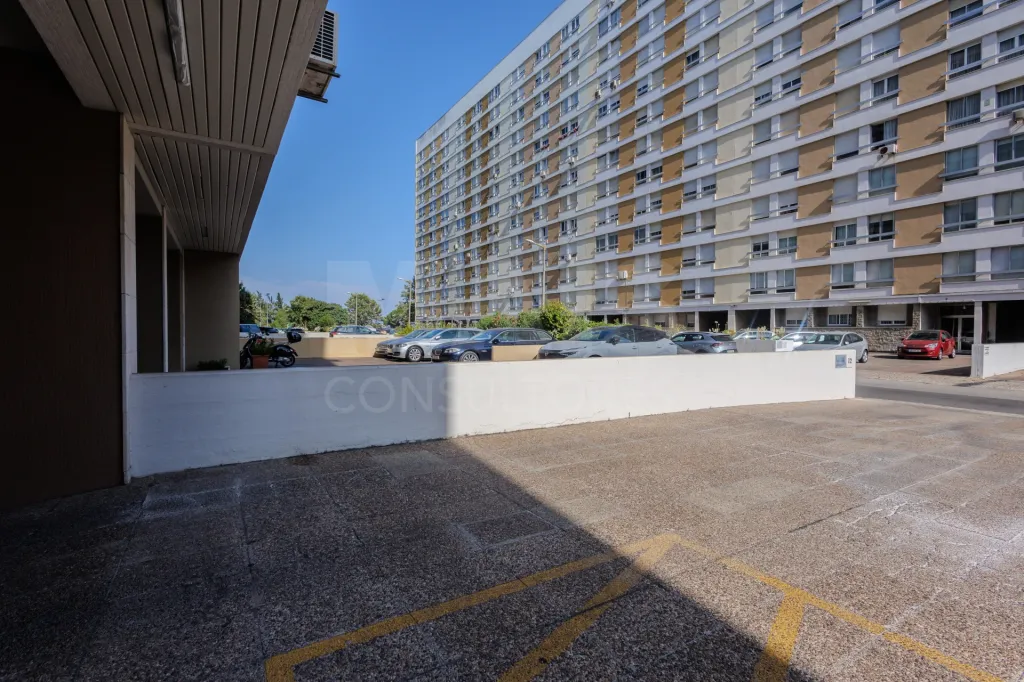 T3 com Suite + Garagem + Arrecadação na Portela | 12º ANDAR com vista lateral Rio e luz natural!