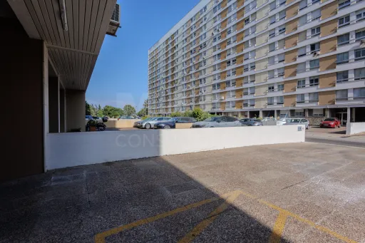 T3 com Suite + Garagem + Arrecadação na Portela | 12º ANDAR com vista lateral Rio e luz natural!